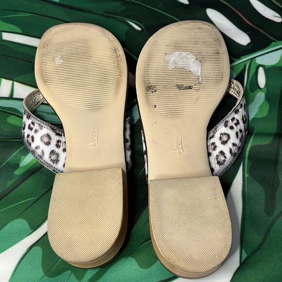 Jeon gray, black and charcoal, cheetah flip-flops sandals - Picture 5 of 5